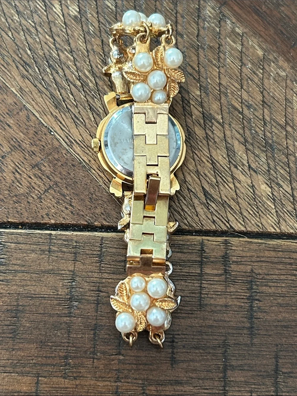 vintage CVP Primrose Pearl Watch, a gold-tone women's quartz  need battery